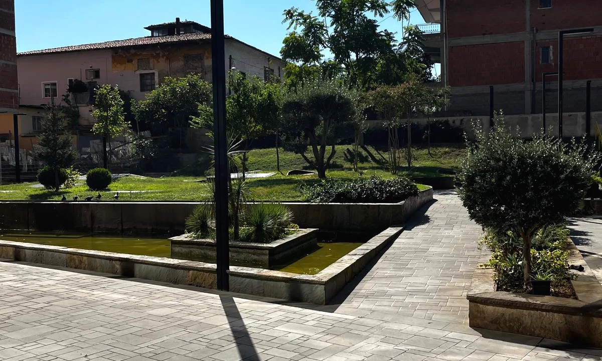 Shtepi ne shitje Apartament ne Tirane, 2+1, Mobilimi Bosh, pa mobiluar, Pagesa 89,000  Euro.