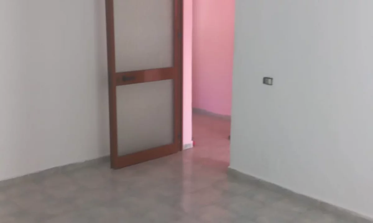 Shtepi me qera Shtepi Private ne Tirane, 1+1, Mobilimi E mobiluar, Pagesa 27,000  Leke.