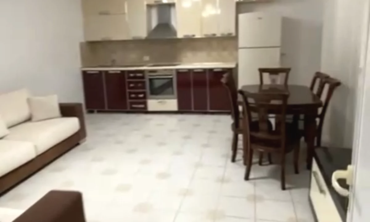 Shtepi me qera Shtepi Private ne Tirane, 3+1, Mobilimi E mobiluar, Pagesa 40,000  Leke.