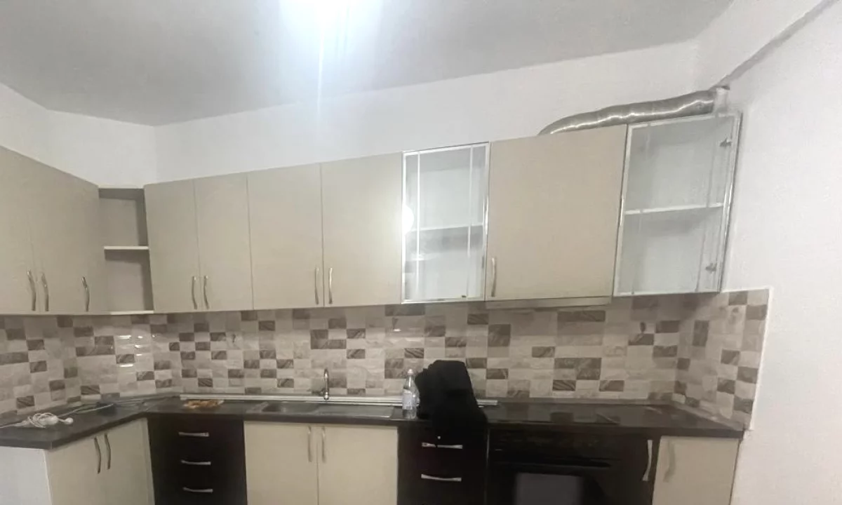 Shtepi me qera Apartament ne Tirane, 2+1, Mobilimi E mobiluar, Pagesa 44,000  Leke.
