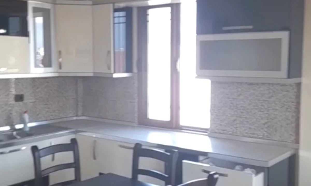 Shtepi me qera Shtepi Private ne Tirane, 2+1, Mobilimi E mobiluar, Pagesa 30,000  Leke.