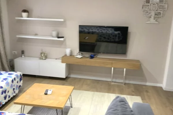 Jepet me Qera Apartament 2+1+2 500€ 