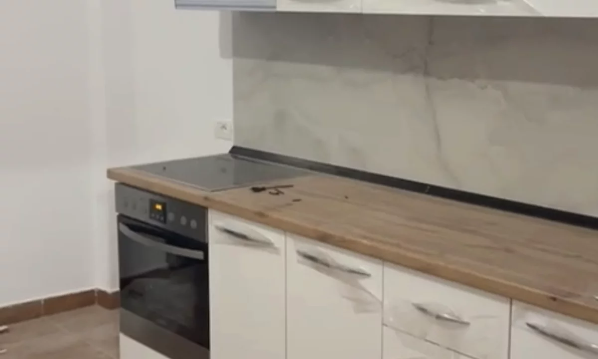 Shtepi me qera Shtepi Private ne Tirane, 2+1, Mobilimi Pjeserisht e mobiluar, Pagesa 30,000  Leke.