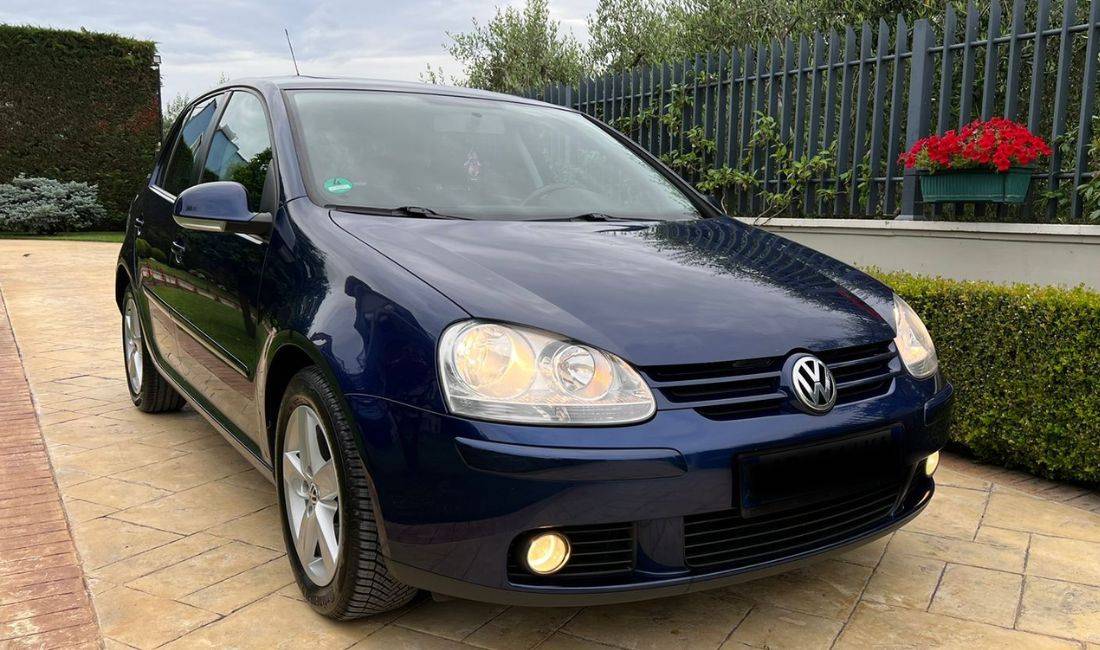 Jepet me qera Makina Volkswagen Golf 5 duke filluar nga 30 euro dita