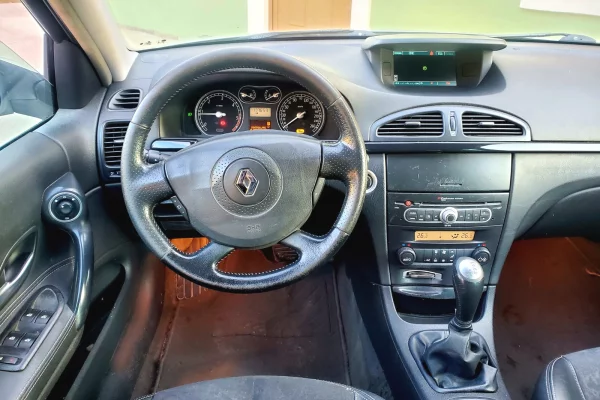 Makina ne shitje ne Tirane - 2,900 Euro