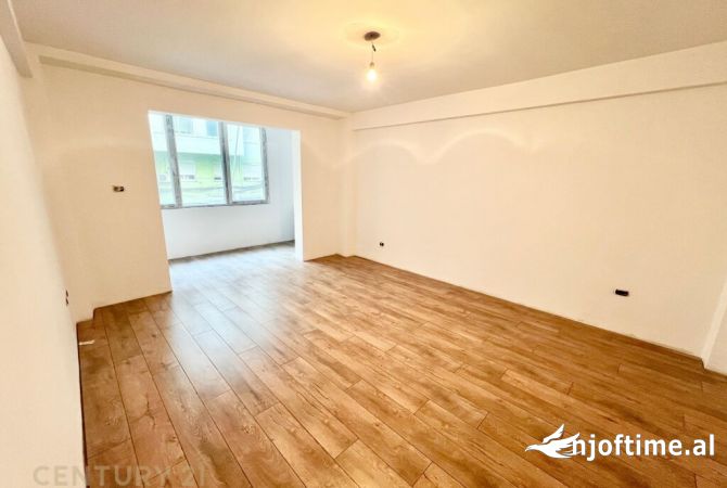 JEPET ME QIRA AMBIENT PER ZYRA PRANE SHESHIT WILSON !