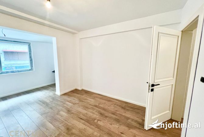 JEPET ME QIRA AMBIENT PER ZYRA PRANE SHESHIT WILSON !