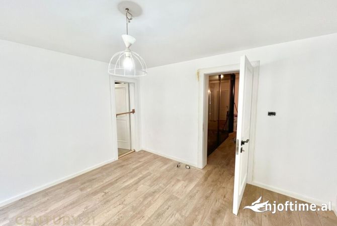 JEPET ME QIRA AMBIENT PER ZYRA PRANE SHESHIT WILSON !