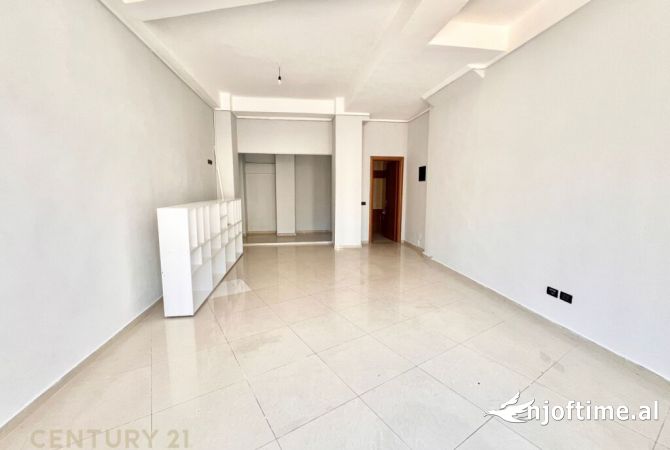 Ambiente Commerciale in Affitto 1+1 a Tirana - 650 Euro