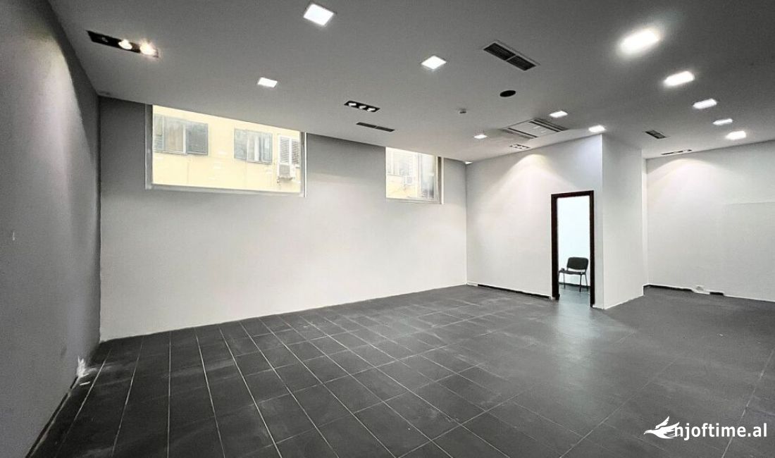 DYQAN ME QIRA PRANE "LIBRIT UNIVERSITAR" !