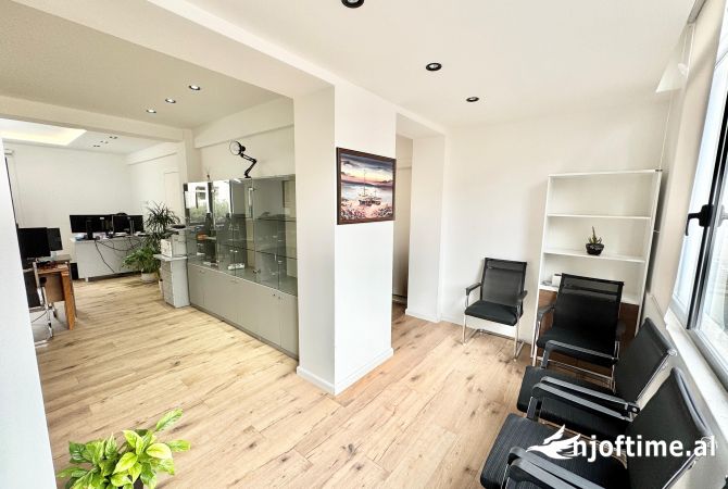 Ambiente Commerciale in Affitto 3+1 a Tirana - 1,000 Euro