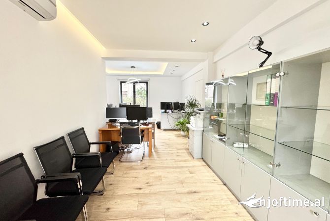 JEPEN ZYRA ME QIRA NE QENDER, BULEVARDI ZOGU I PARE !