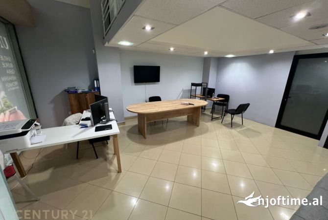 Ambiente Commerciale in Affitto 1+1 a Tirana - 1,000 Euro