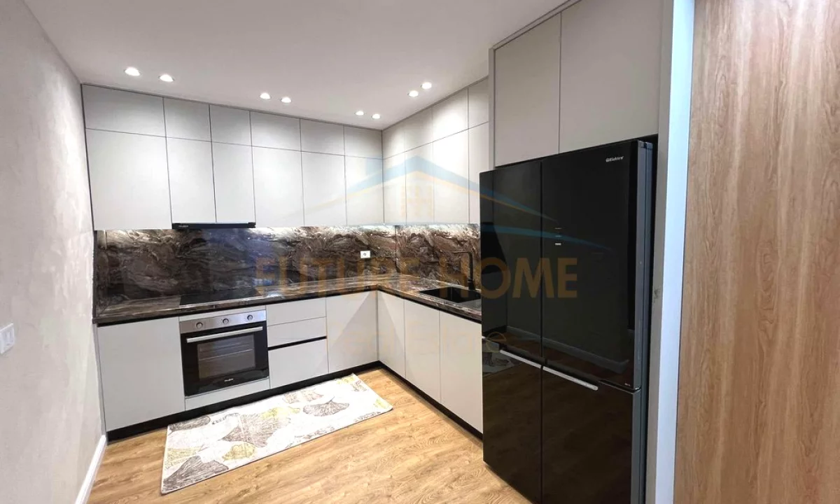 Appartamento in vendita a Tirana 2+1, Arredato