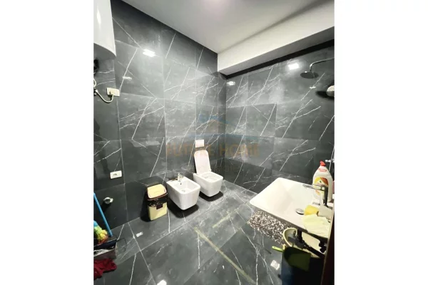 Appartamento in vendita a Tirana 3+1, Vuoto