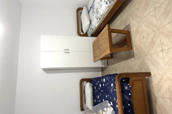 okazion! ap studio me qira prane kryqezimit vasil shantos 32.000 leke