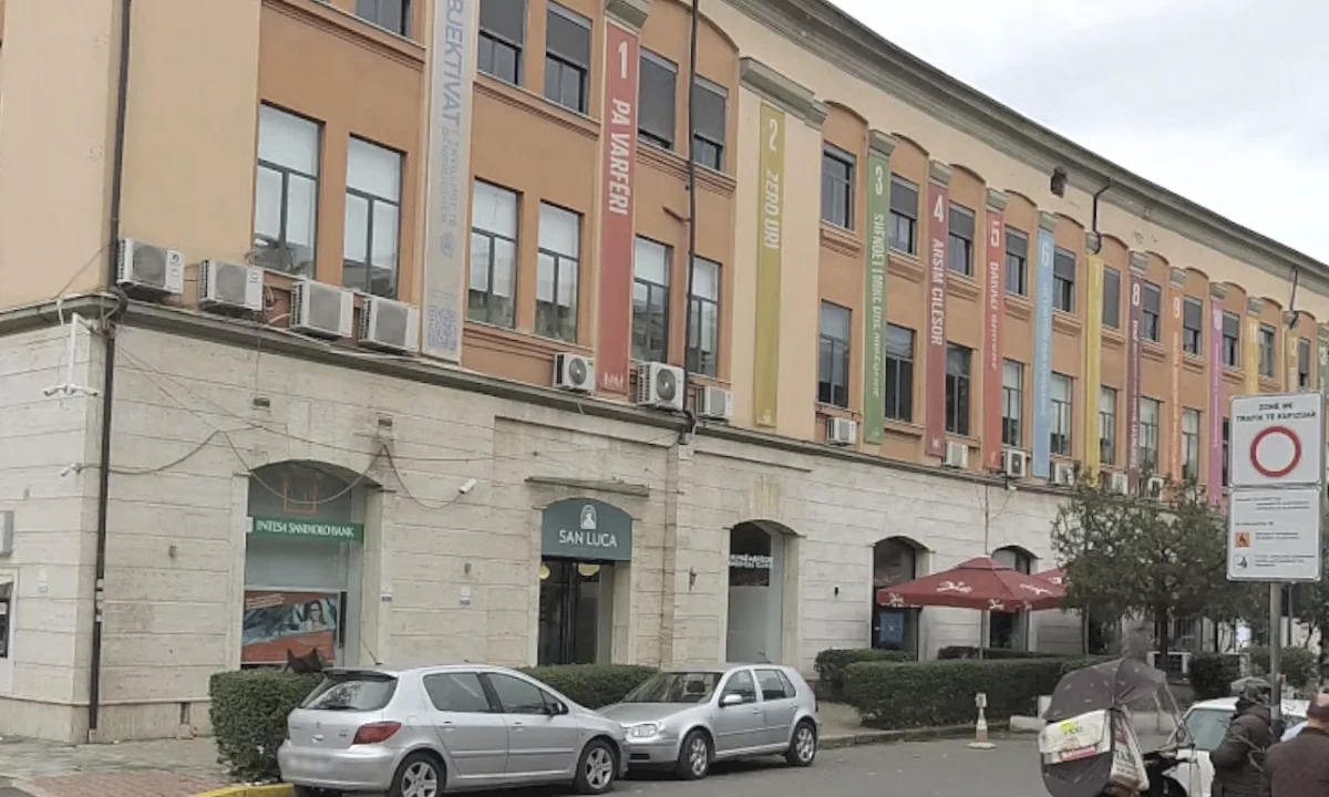 Shtepi me qera Apartament ne Tirane, 3+1, Mobilimi E mobiluar, Pagesa 45,000  Leke.