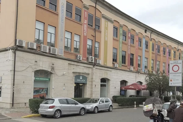 Jepet me qira apartament 3+1 te Blloku i Ambasadave