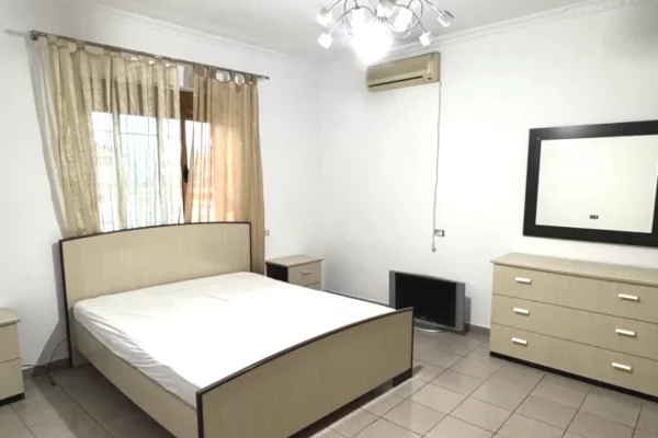 Shtepi me qera 2+1 ne Tirane - 35,001 Leke