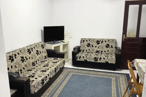 Shtepi me qera 1+1 ne Tirane - 49,999 Leke