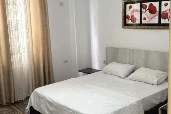 jepet me qira 1+1+bllk ne zonen pas farmacise 10/ rruga 5 maji