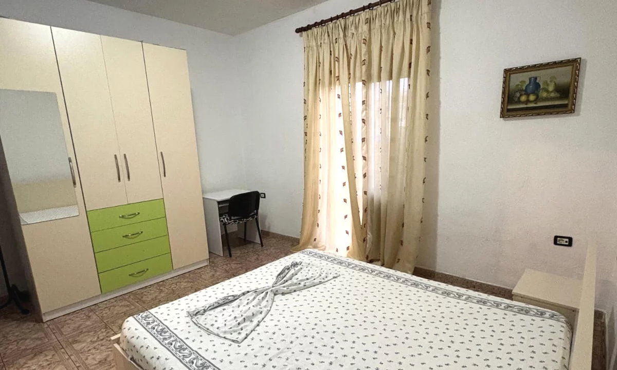 Shtepi me qera Shtepi Private ne Tirane, 2+1, Mobilimi E mobiluar, Pagesa 35,000  Leke.