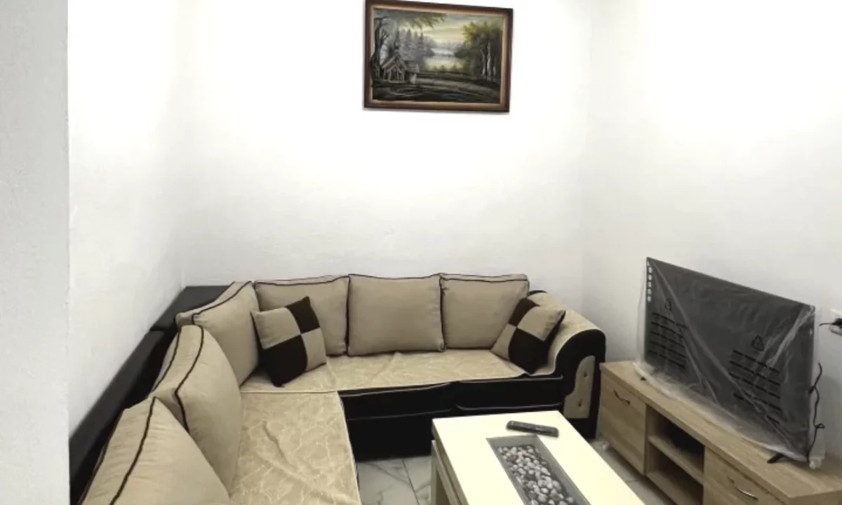 Shtepi me qera Vila Luksoze ne Tirane, 2+1, Mobilimi E mobiluar, Pagesa 37,000  Leke.