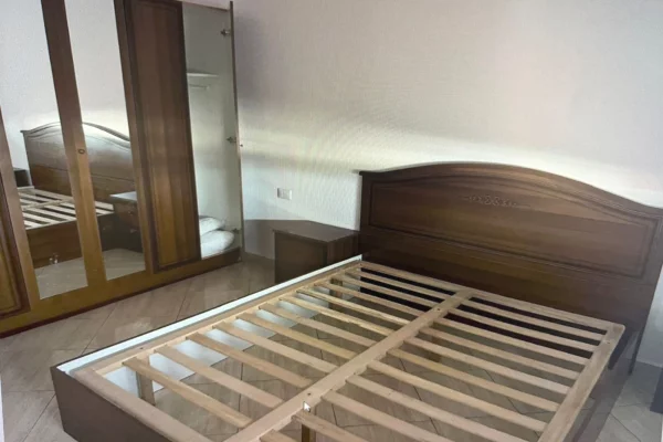 Shtepi me qera Apartament ne Tirane, 1+1, Mobilimi E mobiluar, Pagesa 42,900  Leke.