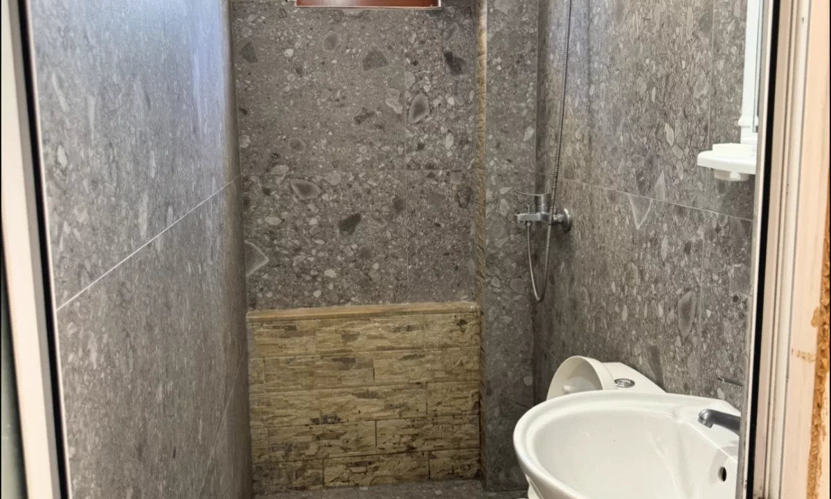 Shtepi me qera Vila Luksoze ne Tirane, 1+1, Mobilimi E mobiluar, Pagesa 29,000  Leke.