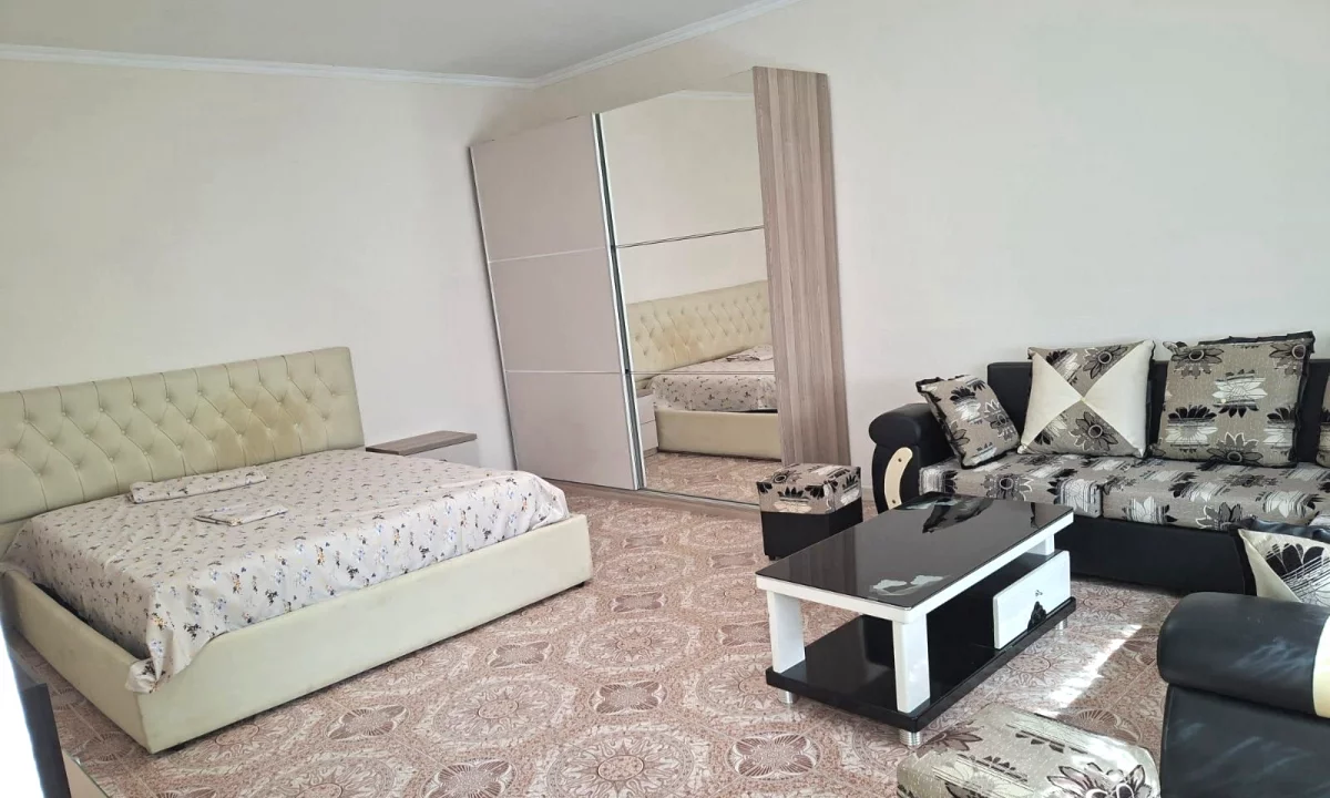 Shtepi me qera Vila Luksoze ne Tirane, 1+1, Mobilimi E mobiluar, Pagesa 40,001  Leke.