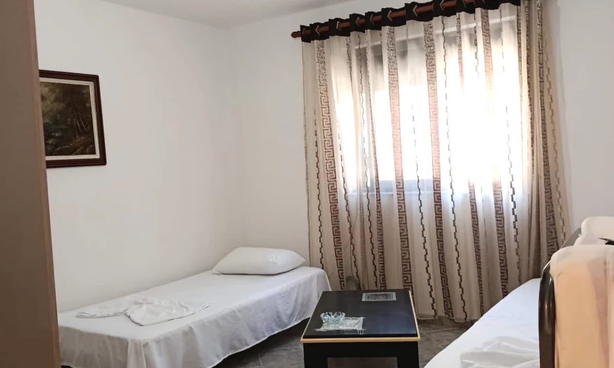 Shtepi me qera Vila Luksoze ne Tirane, Garsoniere, Mobilimi E mobiluar, Pagesa 35,000  Leke.