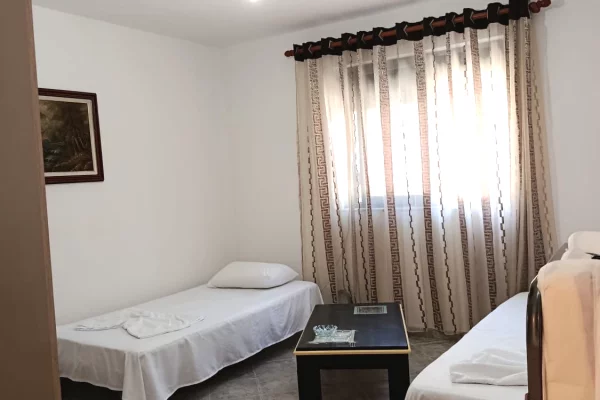 garsoniere + parking dhe uje perfshire ne cmim okazion!