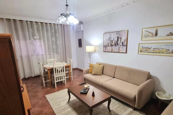 Shtepi me qera Apartament ne Tirane, 2+1, Mobilimi E mobiluar, Pagesa 64,900  Leke.
