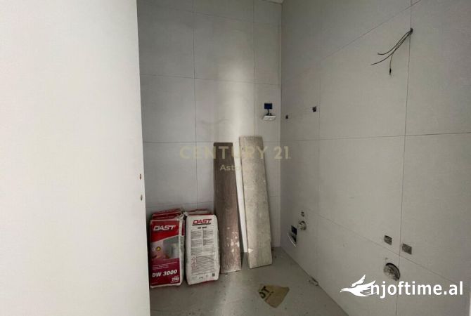 Business Property for Rent 1+1 in Tirana - 1,000 Euro