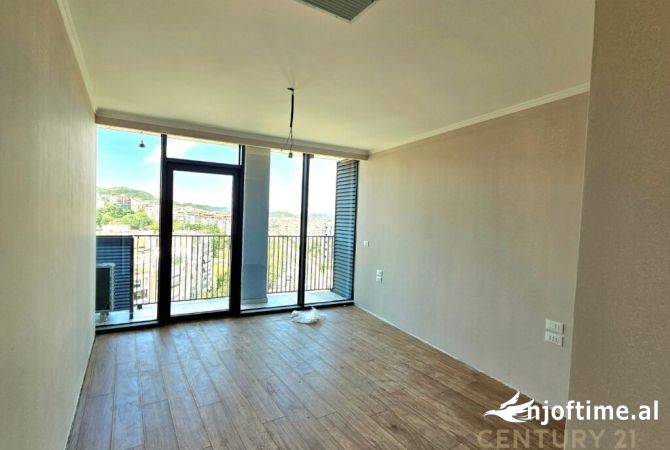 ZYRA PER QIRA NE RESIDENCEN LAKE VIEW