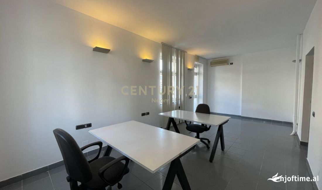 QIRA, AMBIENT PER ZYRA TE MYSLYM SHYRI!