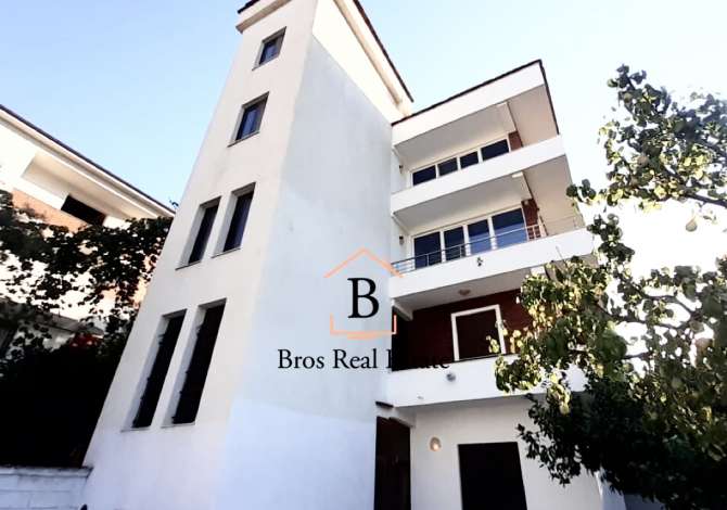 Ambiente Commerciale in Vendita 5+1 a Durazzo - 330,000 Euro