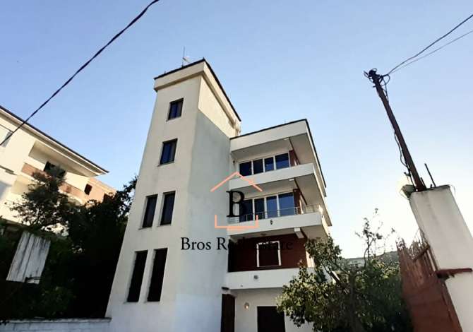 Ambiente Commerciale in Vendita 5+1 a Durazzo - 330,000 Euro