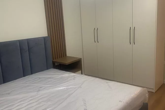 Shtepi me qera Apartament ne Tirane, 2+1, Mobilimi E mobiluar, Pagesa 85,000  Leke.