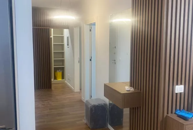 Ne Kryqezimin e rruges Dervish Hekali dhe Riza Cerova, (prane shkolles se Kuqe) jepet me Qira apartament 2+1
