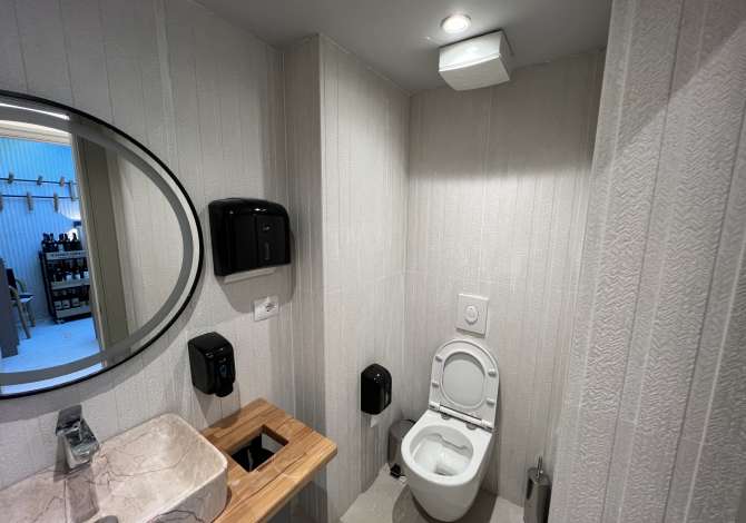 Ambient biznesi me qera 2+1 ne Tirane - 2,500 Euro