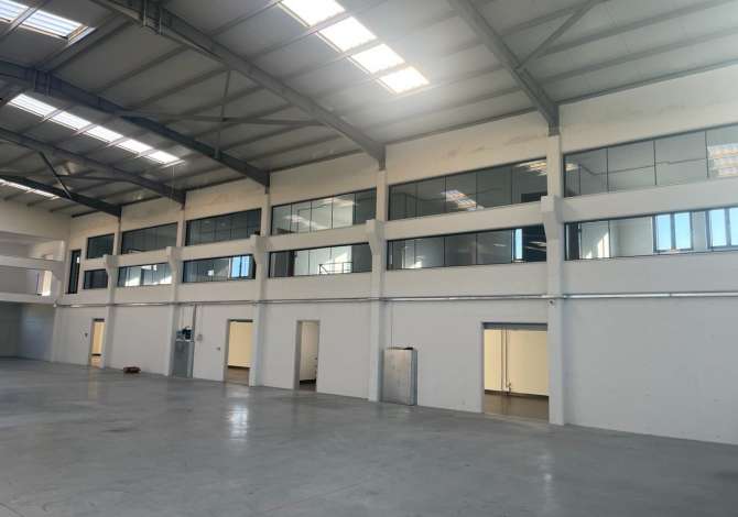 Ambiente Commerciale in Affitto 4+1 a Tirana - 4,000 Euro