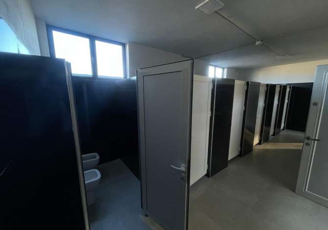 Ambiente Commerciale in Affitto 4+1 a Tirana - 4,000 Euro