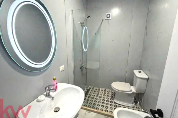 Appartamento in vendita a Valona 2+1, Arredato