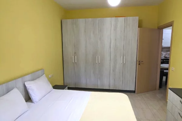 Shtepi ne shitje Apartament ne Vlore, 2+1, Mobilimi E mobiluar, Pagesa 220,000  Euro.