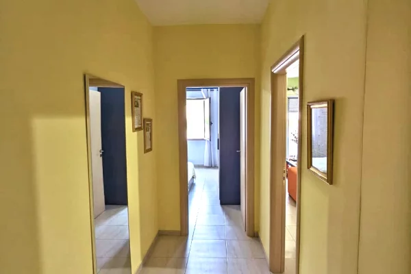 Shtepi ne shitje Apartament ne Vlore, 2+1, Mobilimi E mobiluar, Pagesa 220,000  Euro.