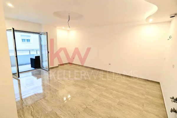 Shitet Apartament 2+1 Lungomare Vlore