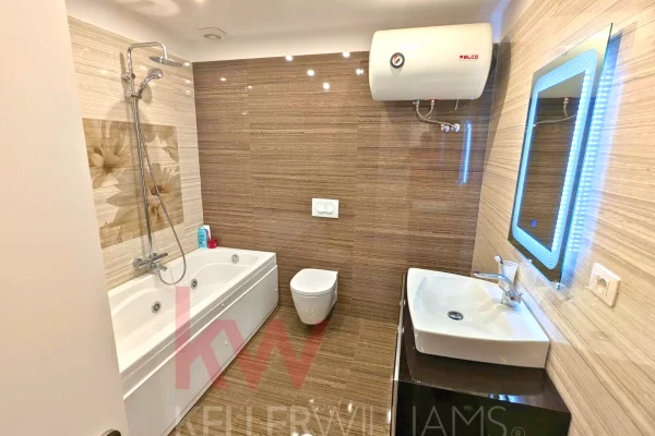 Shtepi ne shitje Apartament ne Vlore, 2+1, Mobilimi E mobiluar, Pagesa 225,000  Euro.