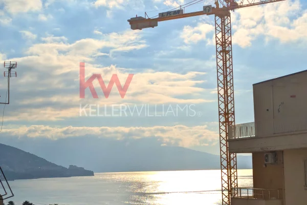 SHITET APARTAMENT 1+1 ME PAMJE ANESORE DETI NË LUNGOMARE VLORË OKAZION