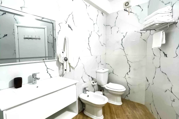 Shtepi me qera Apartament ne Vlore, 2+1, Mobilimi E mobiluar, Pagesa 75,000  Leke.